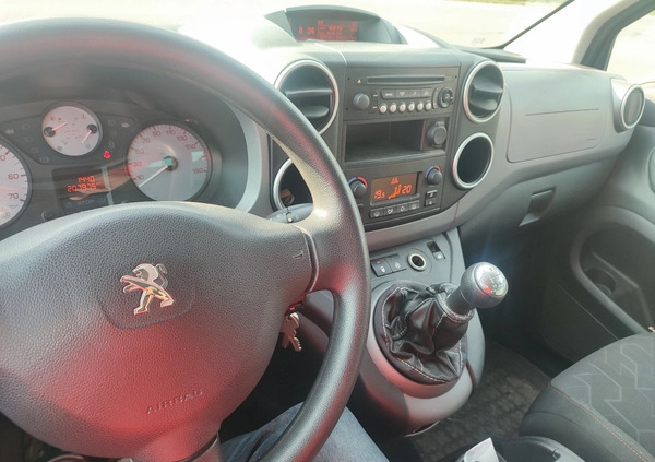 Peugeot Partner cena 39999 przebieg: 208000, rok produkcji 2016 z Proszowice małe 529